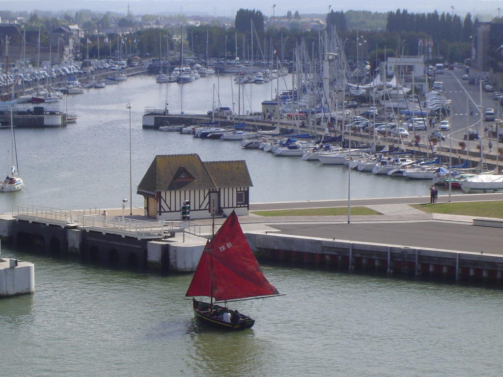 Sowell Hotels Le Beach Trouville-sur-Mer Exterior photo